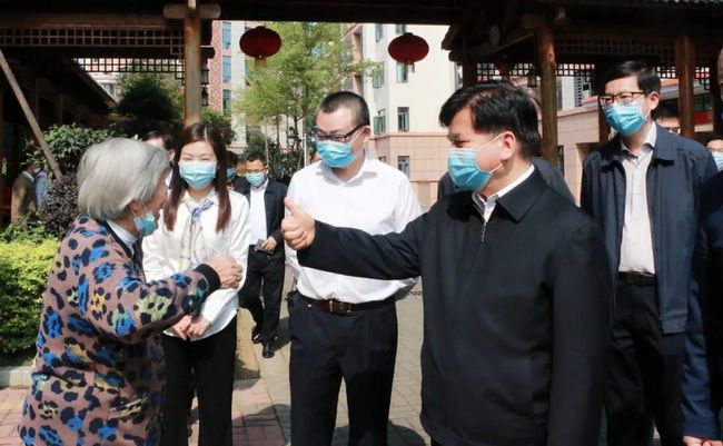 國家民政部李紀(jì)恒部長一行蒞臨福州市國德老年康養(yǎng)中心視察(圖6)